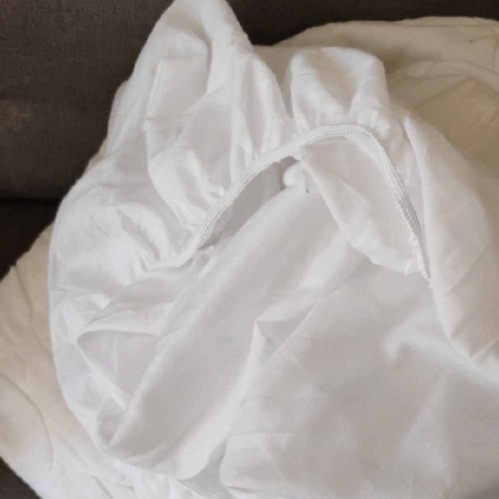 Luxurious White Quilted Mattress Cover - Picture 3 of 5